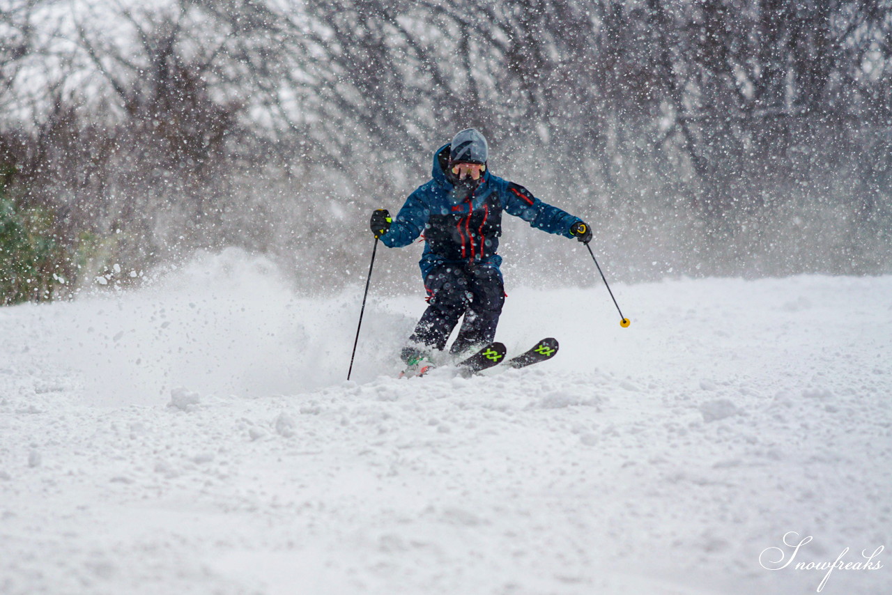 2019年12月。プロスキーヤー・谷藤昌司さんと滑る週末。締めくくりは、アルペンレーサー御用達の本格コースと変化に富んだゲレンデが魅力の『朝里川温泉スキー場』へ！